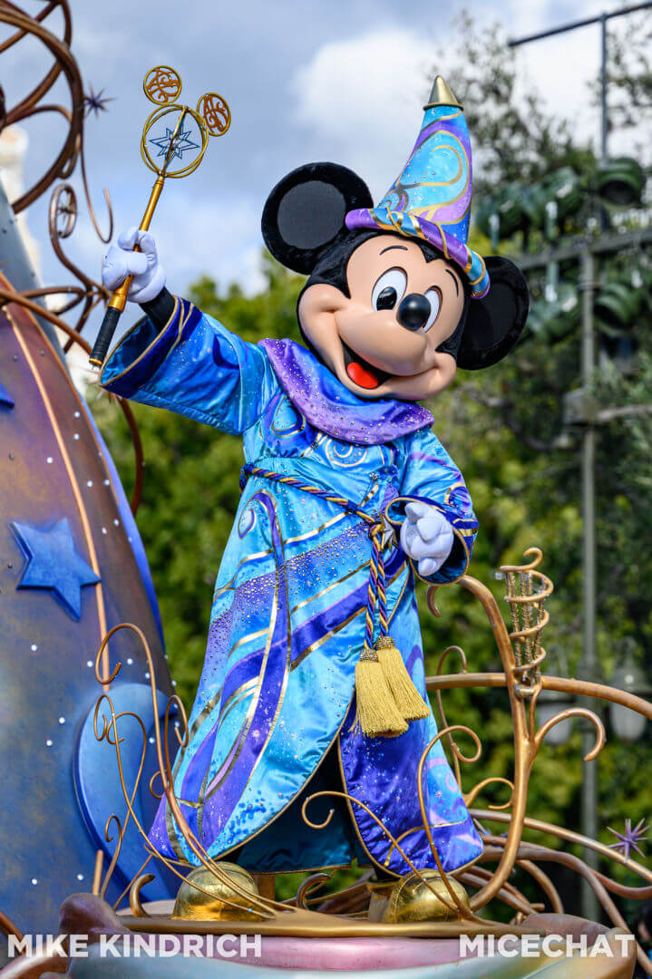 , Disneyland Update – Crowd Crush, Pipes Pop & Holiday Happenings!