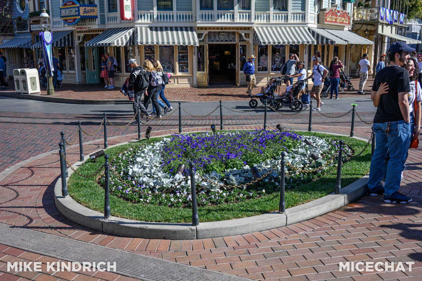 , Disneyland Update: Big Profits, Bigger Cuts & Blue People!