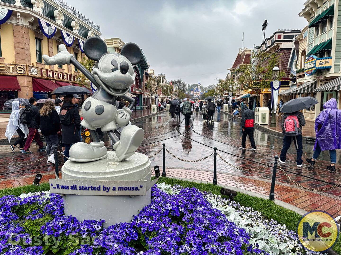 https://www.micechat.com/wp-content/uploads/2023/03/Disneyland-News-beauty-crowds-mickey-mouse-statue-MiceChat.jpeg