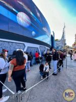 Disneyland-News-crowds star tours line long-MiceChat
