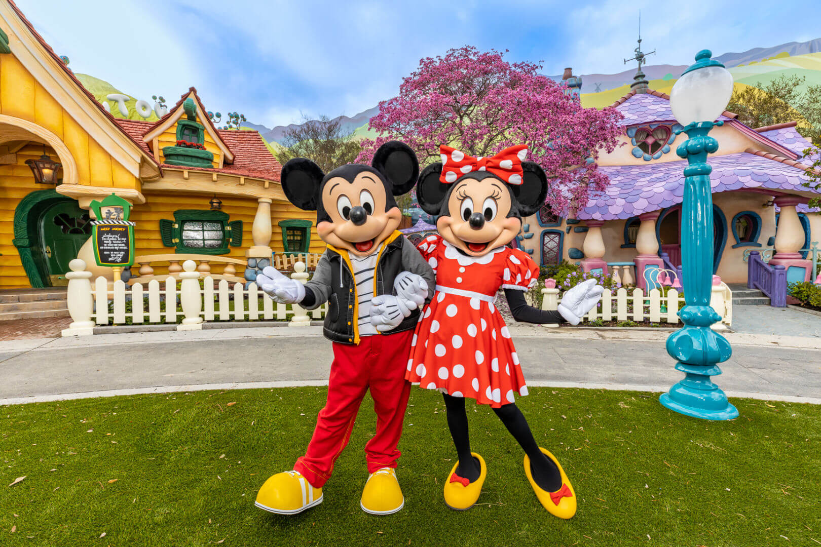 ToonTown, Disneyland ToonTown REOPENED – Essential Guide to Rides, Food, Shopping & More!
