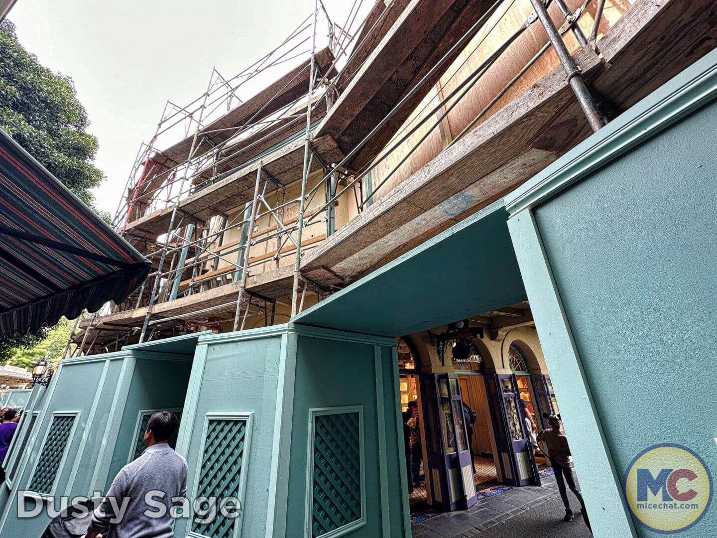 , Disneyland Update: Rolling… Heads, Strollers & Easter Eggs
