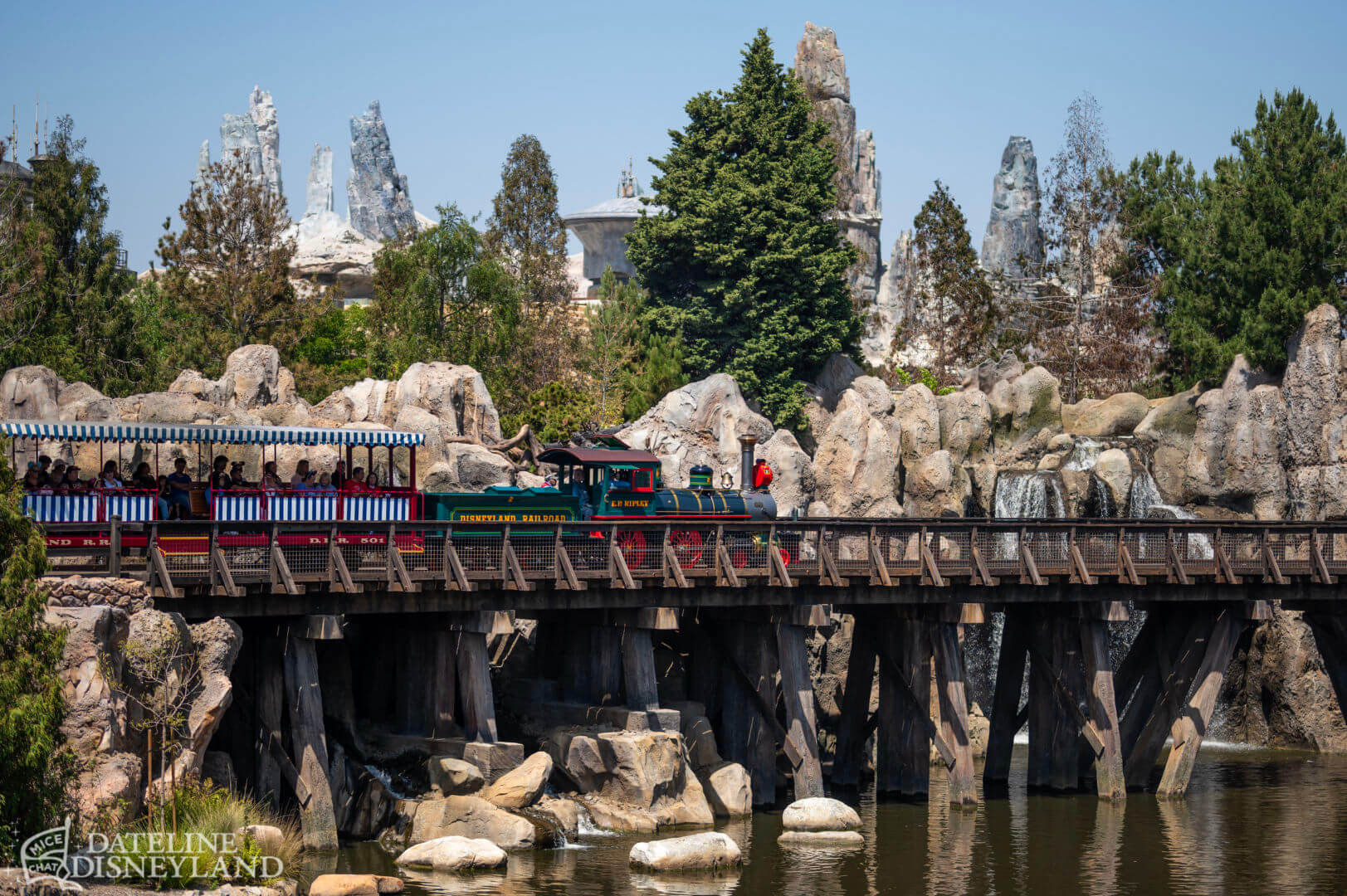 Disneyland, Disneyland Update: Fantasmic Aftermath, Spring Things &#038; Construction Views