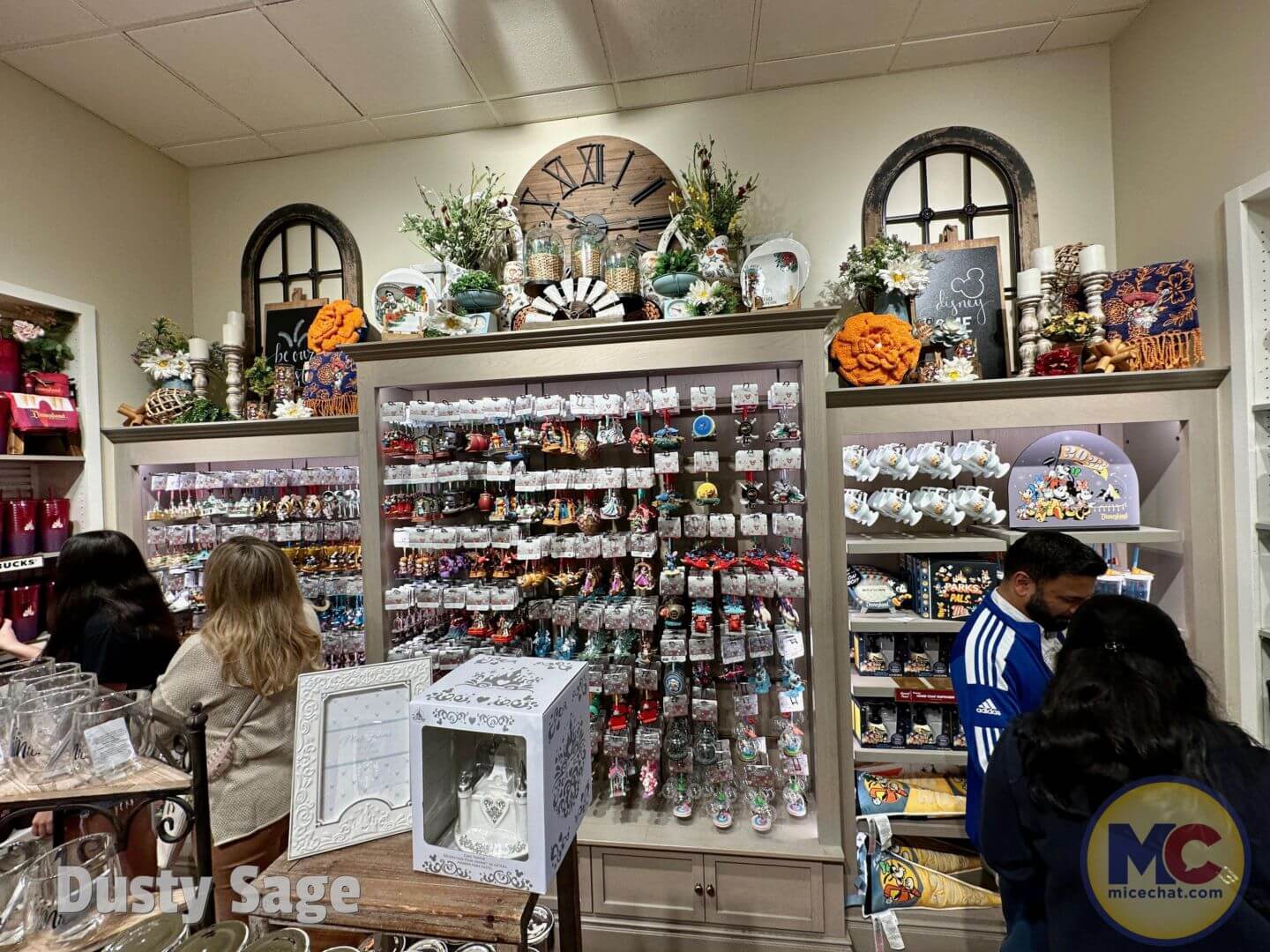 , Disneyland News: 3 Shops Reopening &#038; One Closing For Good!