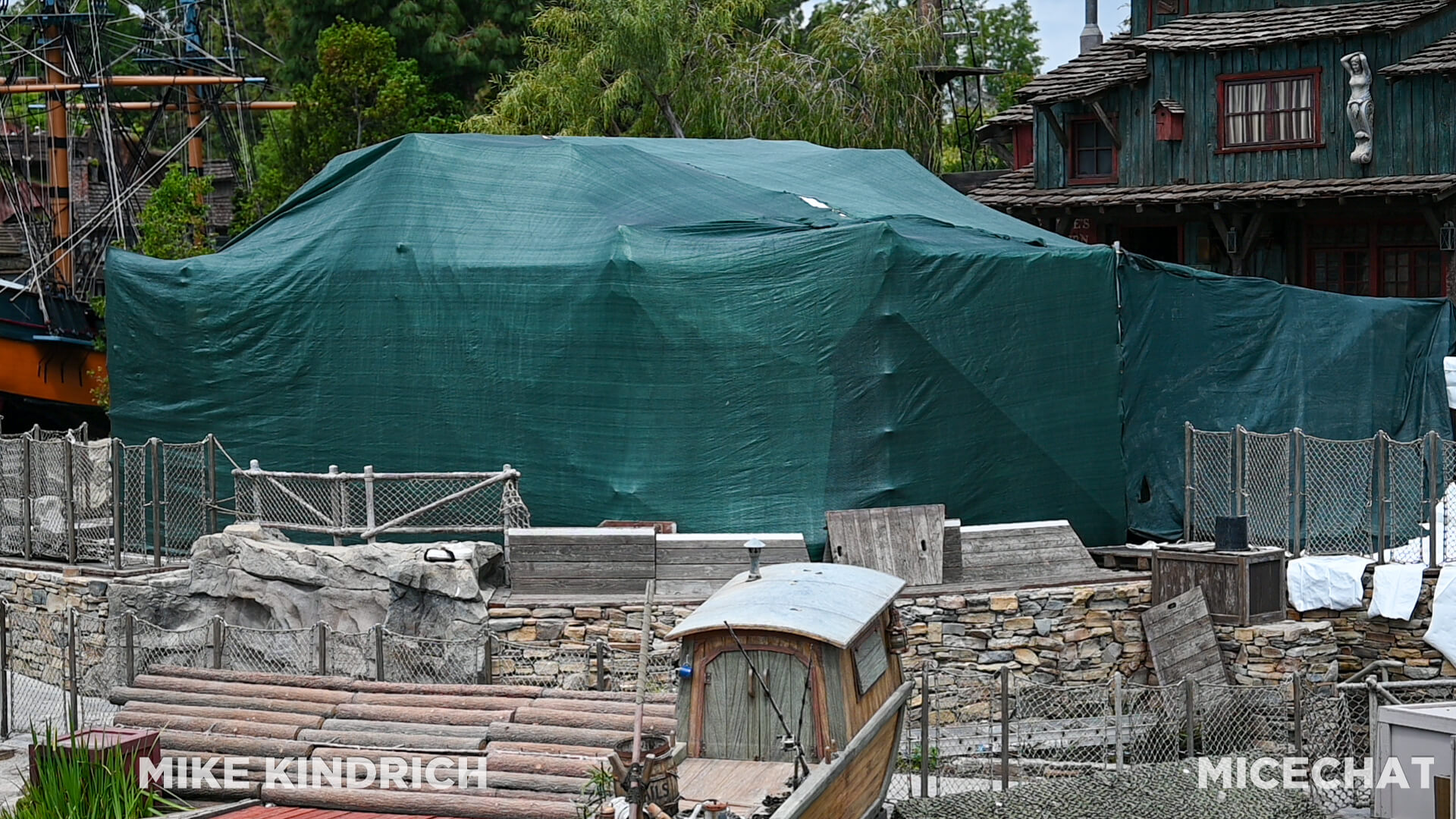 , Disneyland Update – The Crowd Awakens