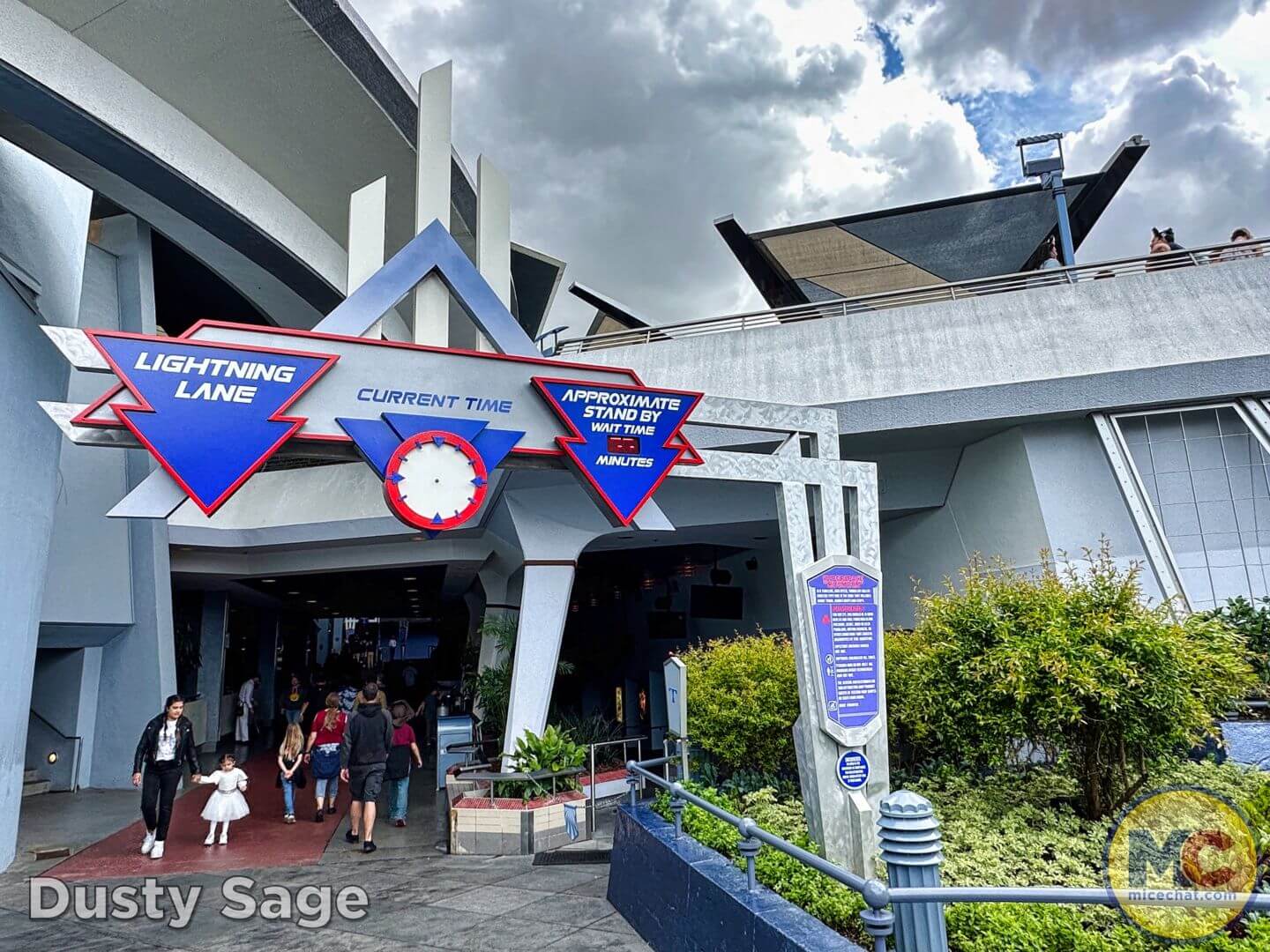 , Disneyland Update – The Crowd Awakens