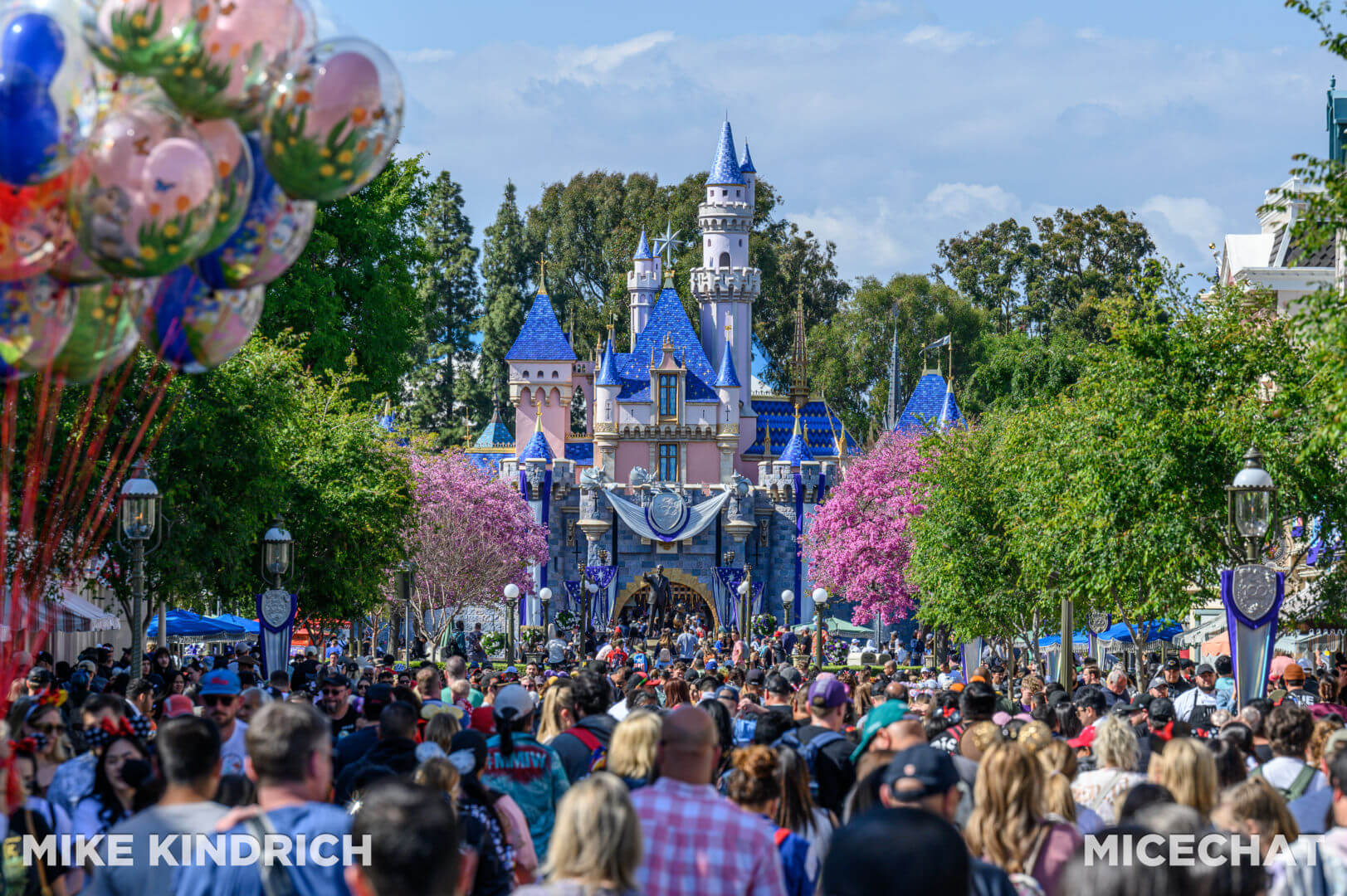 , Disneyland Update – The Crowd Awakens