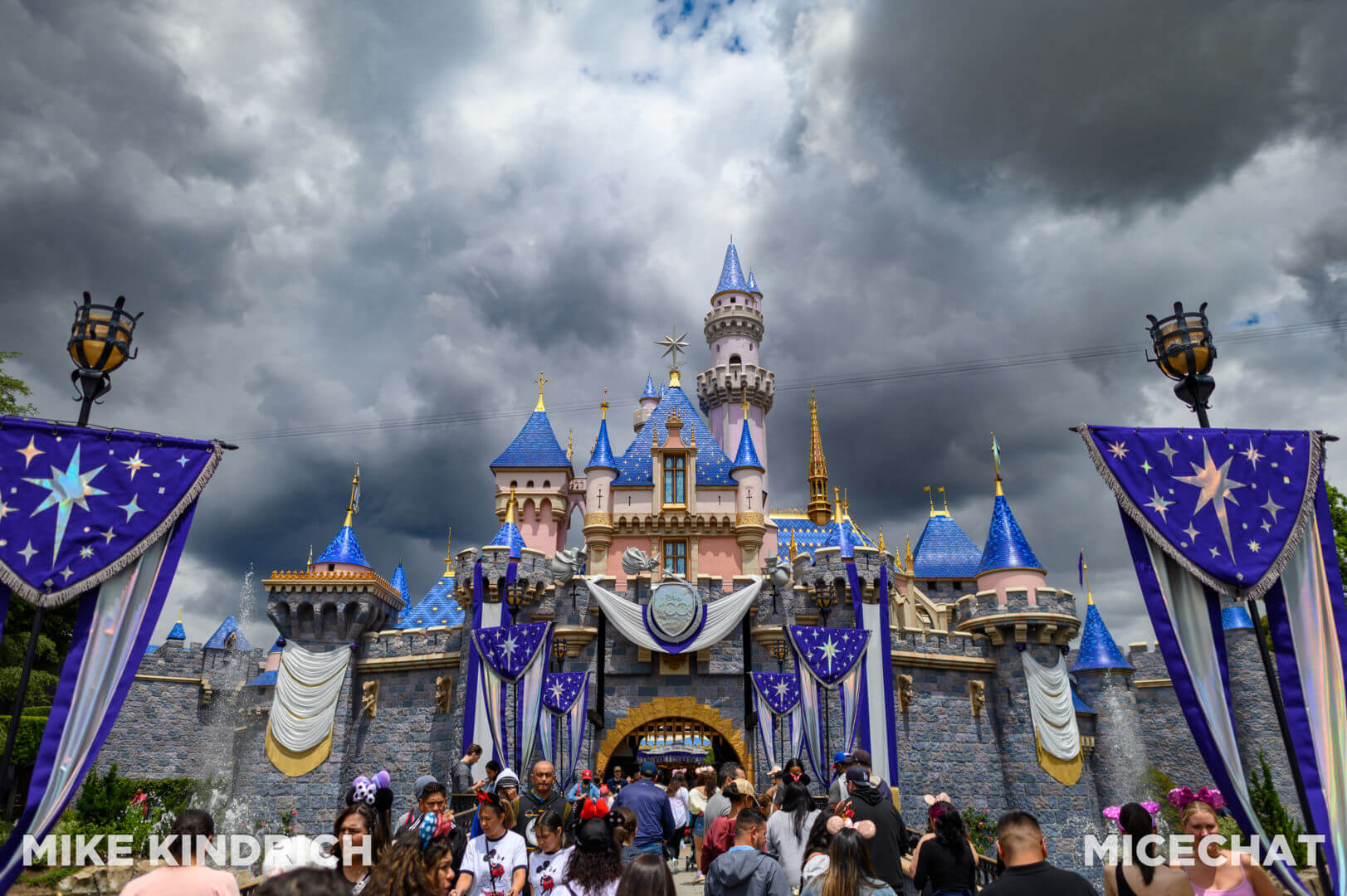 , Disneyland Update – The Crowd Awakens