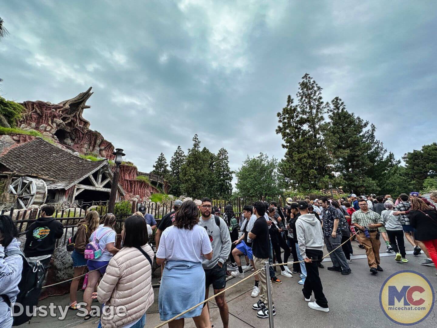 , Disneyland Update – Secret Test, Adventureland Mess, Splash at Rest