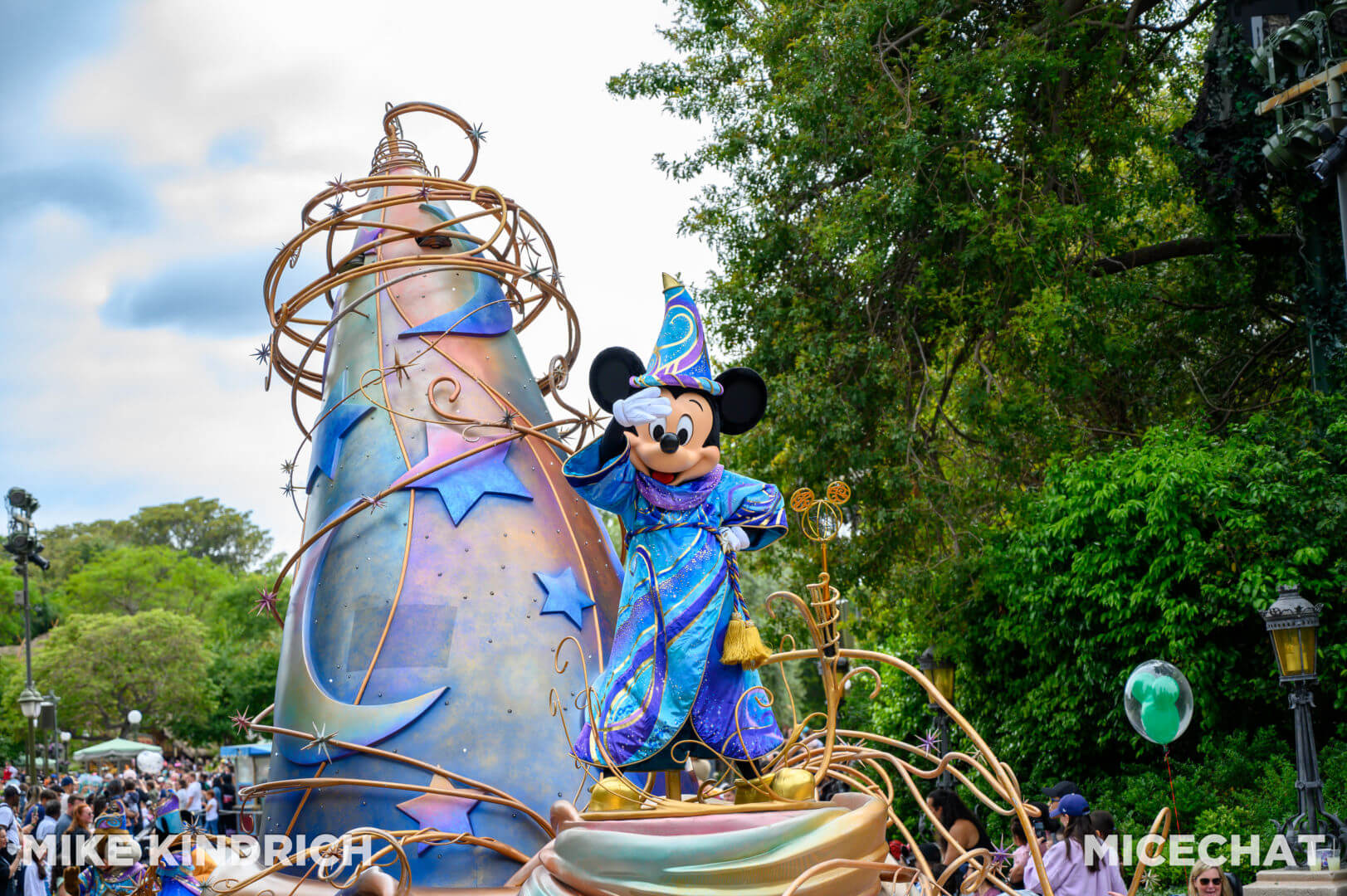 https://www.micechat.com/wp-content/uploads/2023/06/Disneyland_Fantasyland_Parade-Route_Magic-Happens-1-of-1.jpg