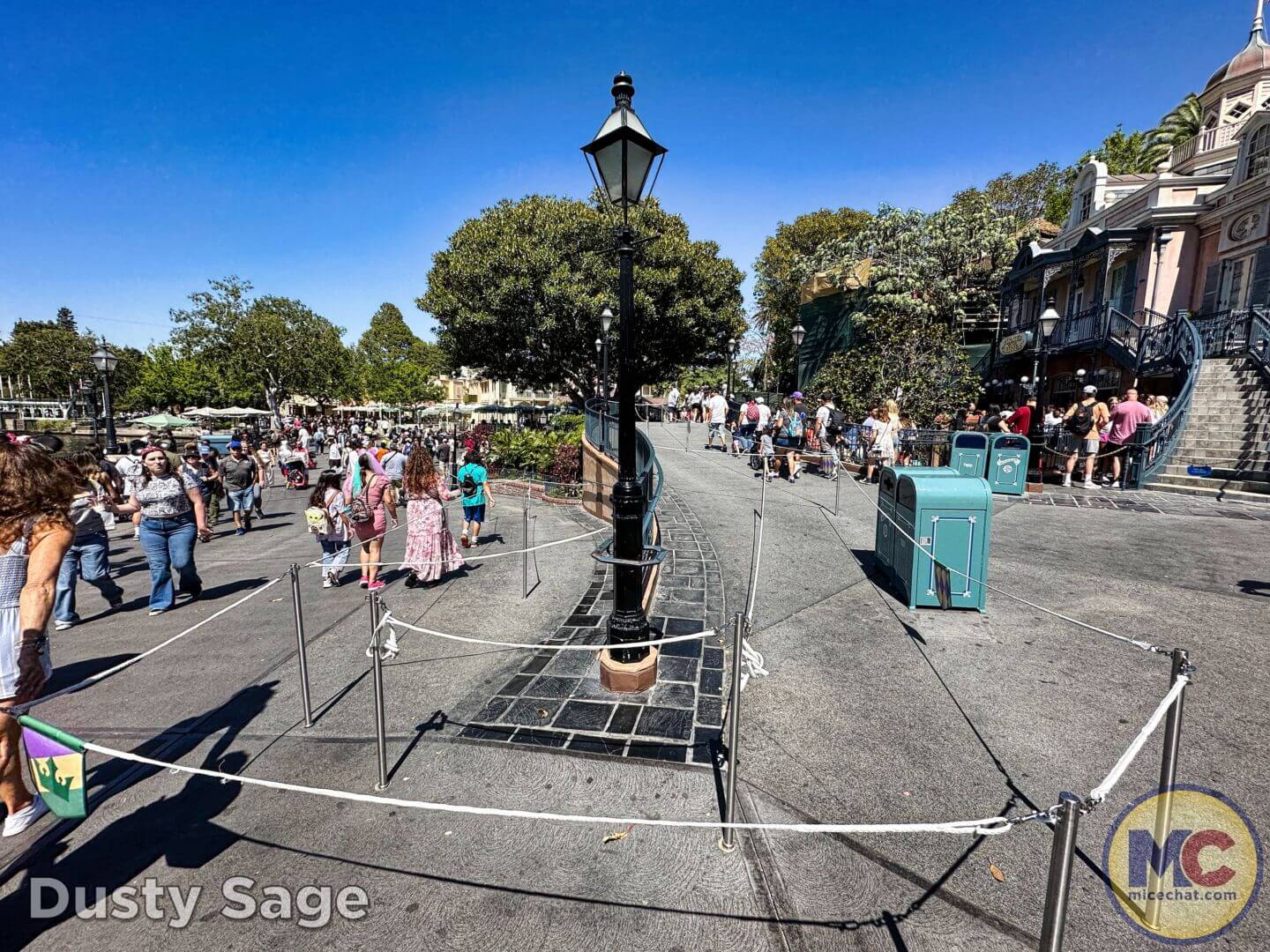 Disneyland Update summer crowd, Disneyland Update: Summer Crowd Collapse, Haunted Happenings & Another Year Older!