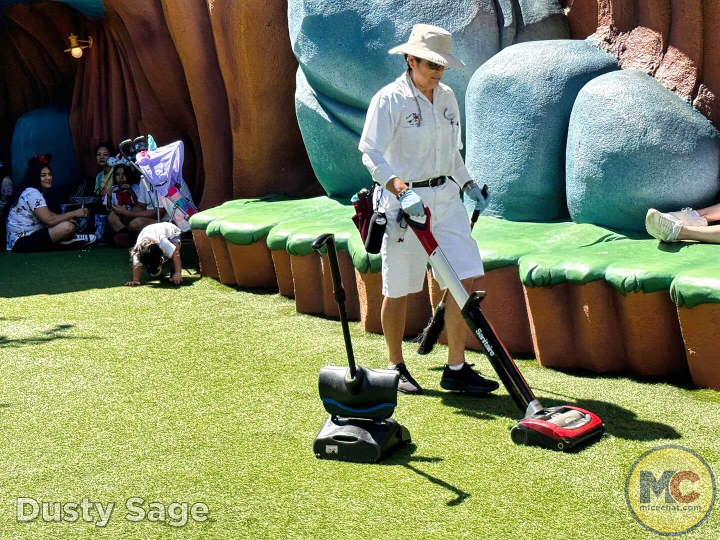 Disneyland Update summer crowd, Disneyland Update: Summer Crowd Collapse, Haunted Happenings & Another Year Older!