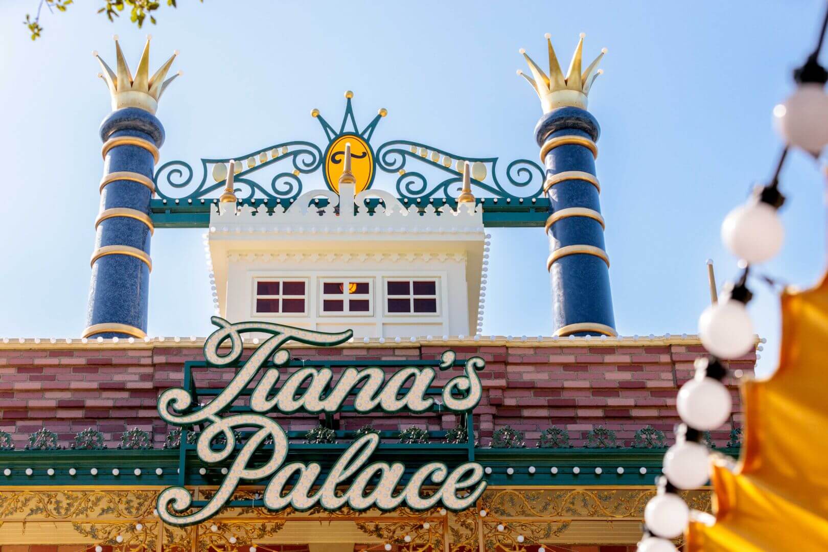 Disneyland Dining Guide, Disneyland Quick Service Dining Guide: Affordable Alternatives Inside & Outside the Resort