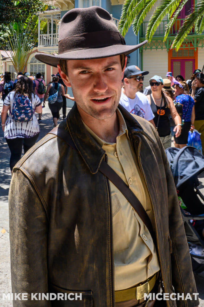 Disneyland Update summer crowd, Disneyland Update: Summer Crowd Collapse, Haunted Happenings & Another Year Older!