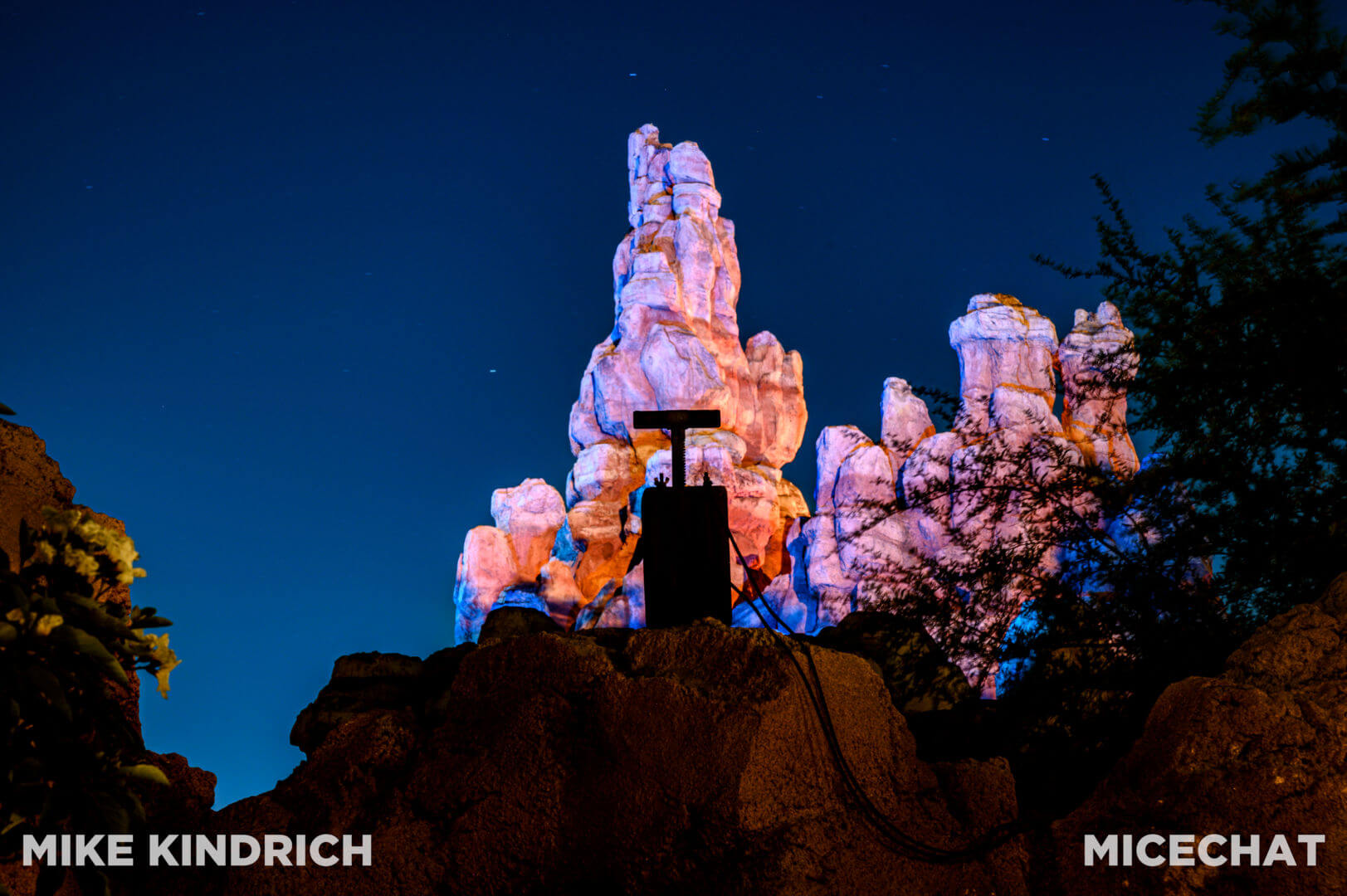 Disneyland Update summer crowd, Disneyland Update: Summer Crowd Collapse, Haunted Happenings & Another Year Older!