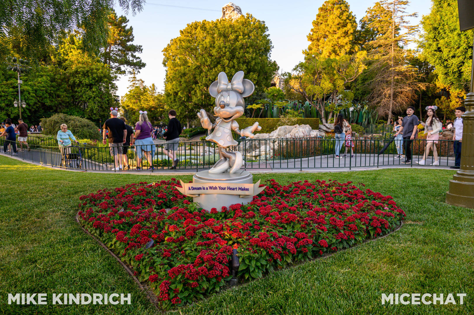 Disneyland Update summer crowd, Disneyland Update: Summer Crowd Collapse, Haunted Happenings & Another Year Older!