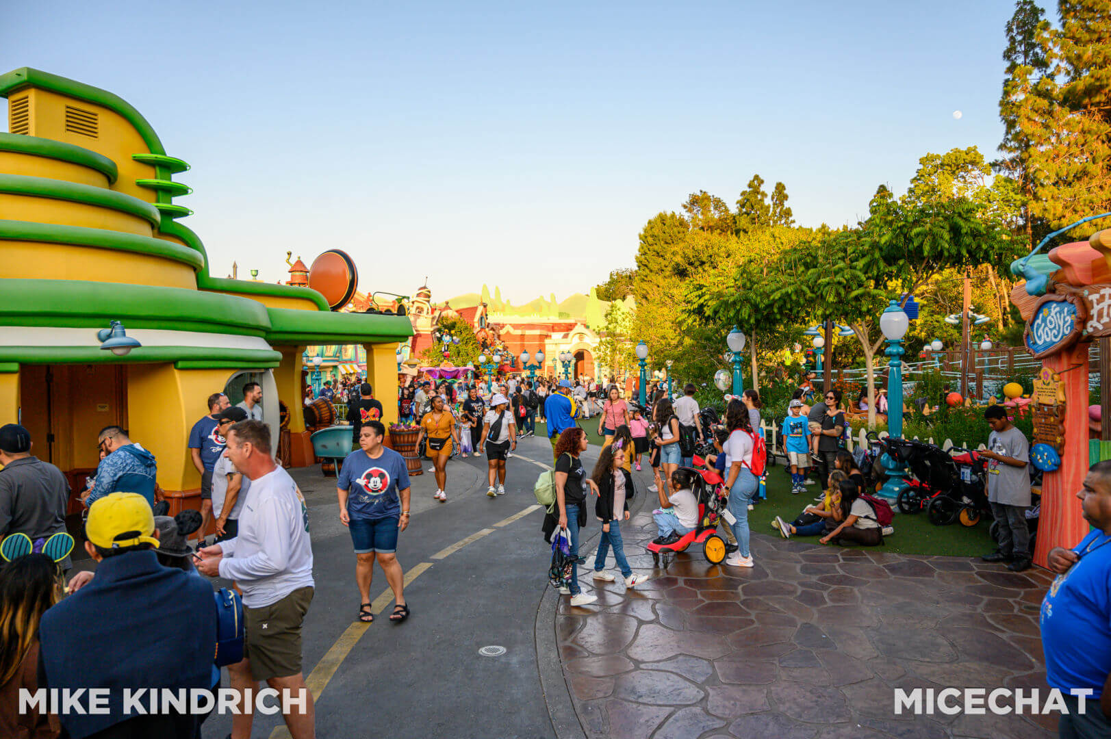 , Disneyland Update – Red, White & Boooooo!