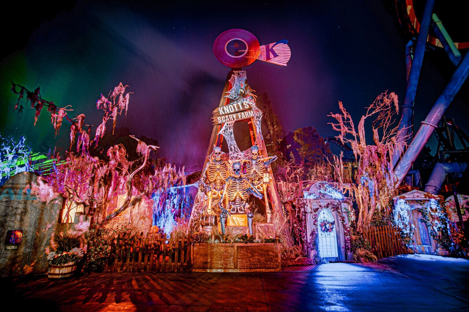 Knott’s Berry Farm – Legacy Haunt Store & Museum, Season Pass Changes & More!
