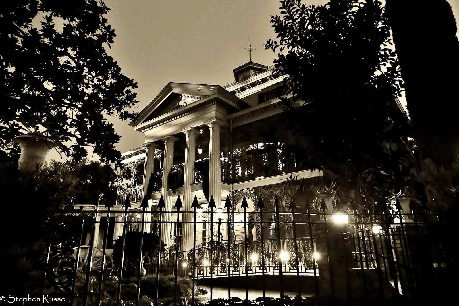 Haunted Mansion, MiceShots: A Photographic Journey through Disneyland’s Haunted Mansion
