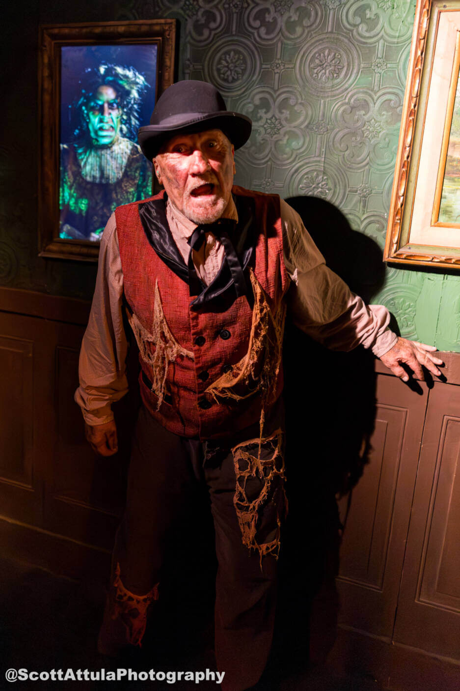 Knott's Scary Farm, 🎃 Knott’s Scary Farm 2025 Guide: New Mazes, What’s Leaving, Haunted Happenings, Foodie Frights & a Hangin’