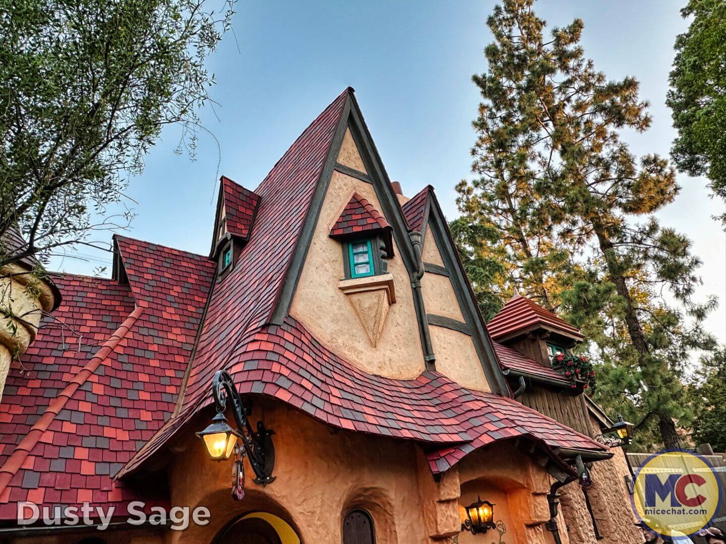, Disneyland Update – Crowd Crush, Pipes Pop & Holiday Happenings!