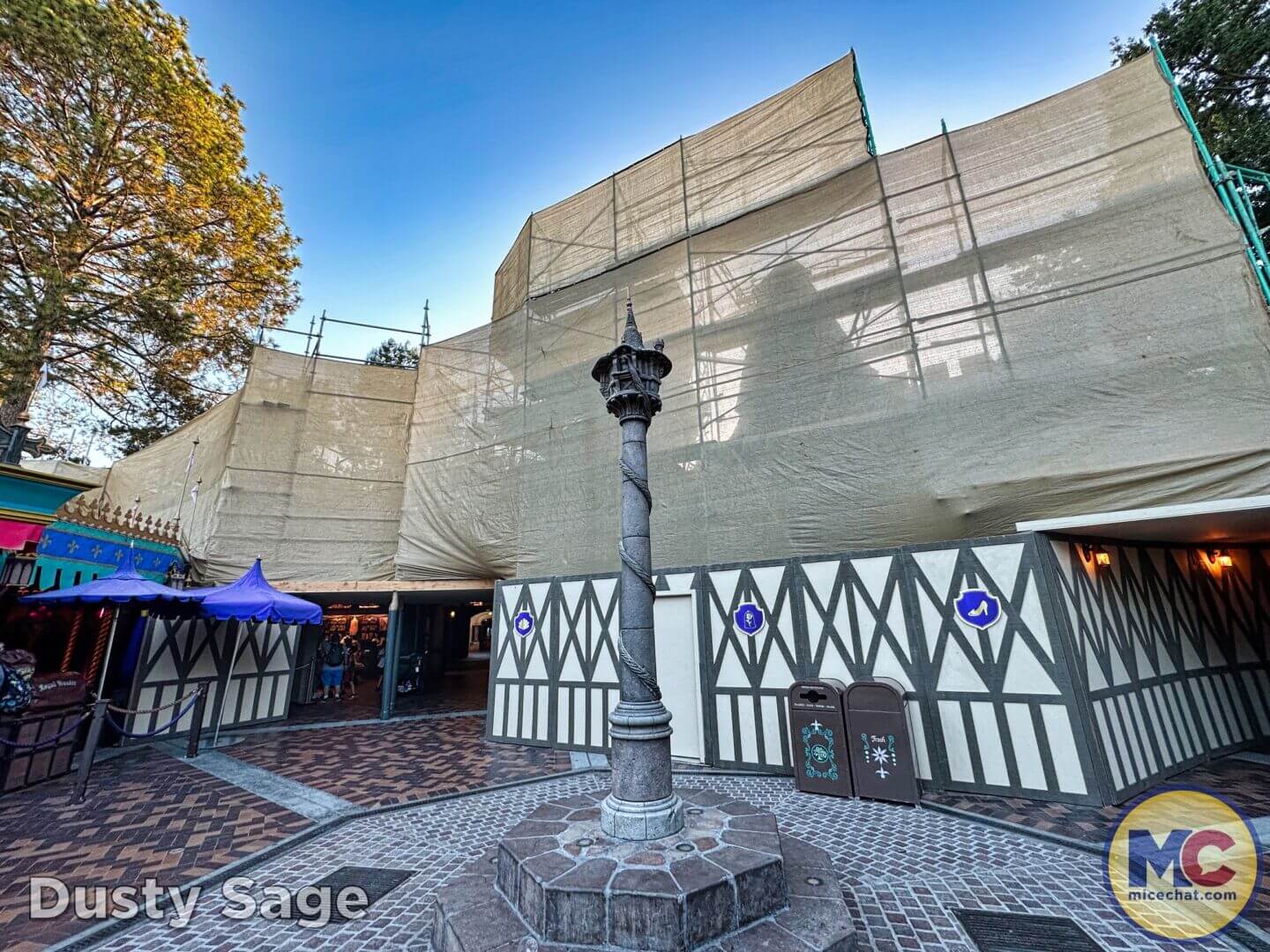 , Disneyland Update – Crowd Crush, Pipes Pop & Holiday Happenings!