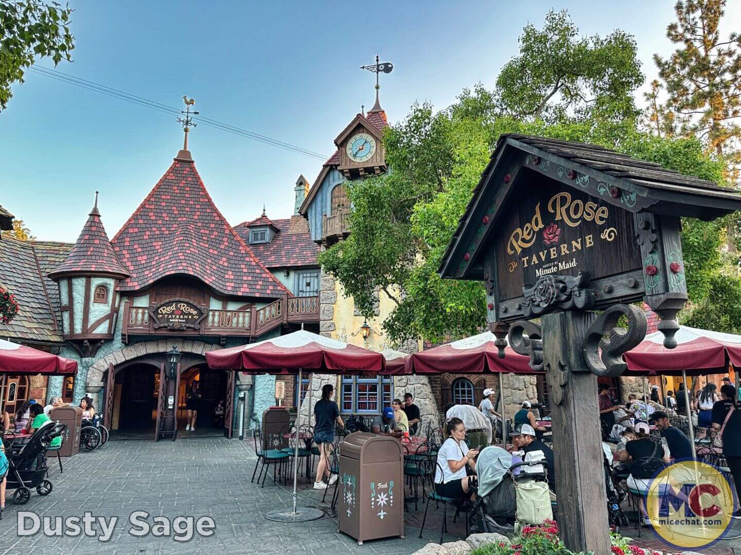 , Disneyland Update – Crowd Crush, Pipes Pop & Holiday Happenings!