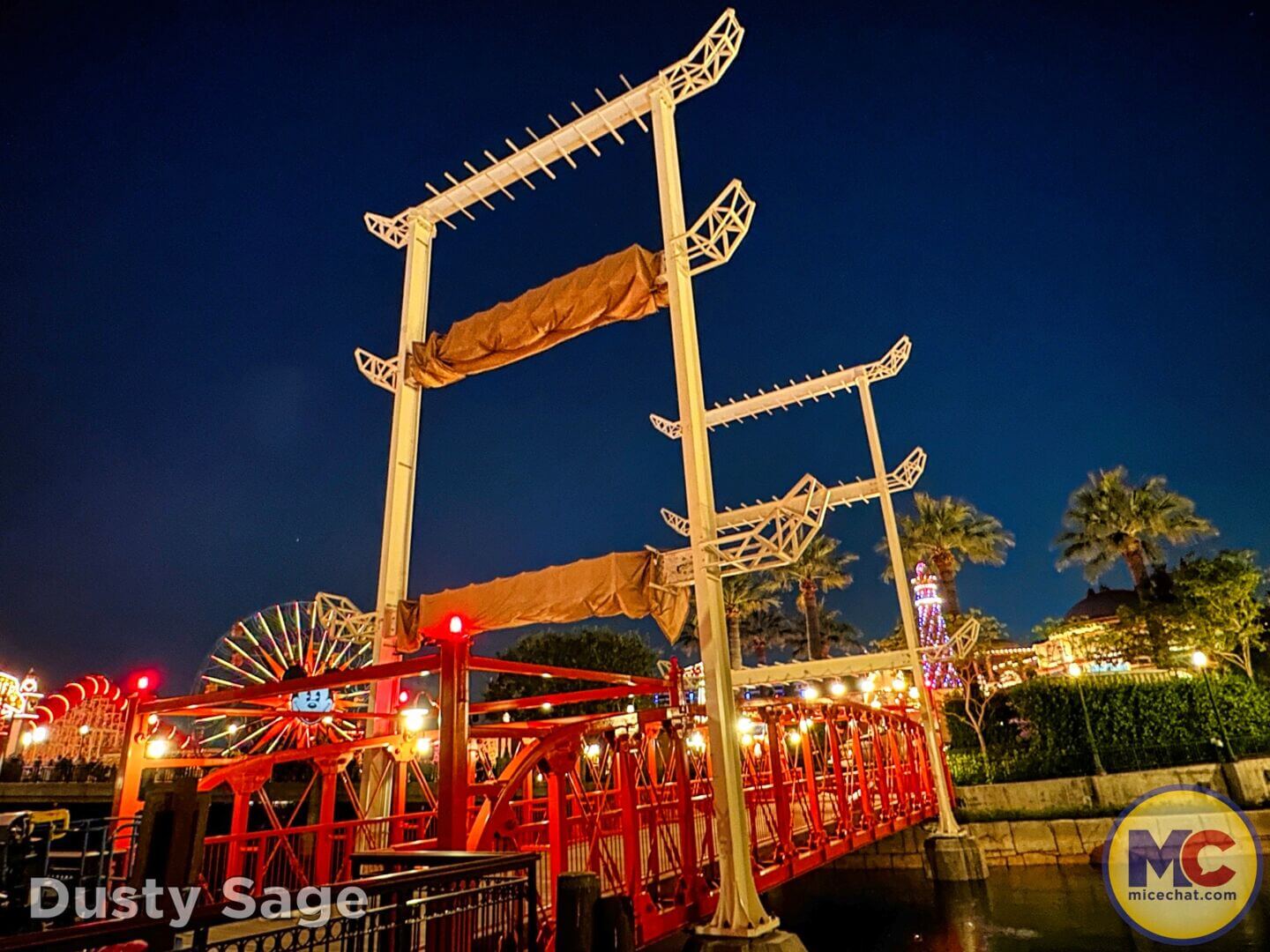 , Disneyland Update – Crowd Crush, Pipes Pop & Holiday Happenings!