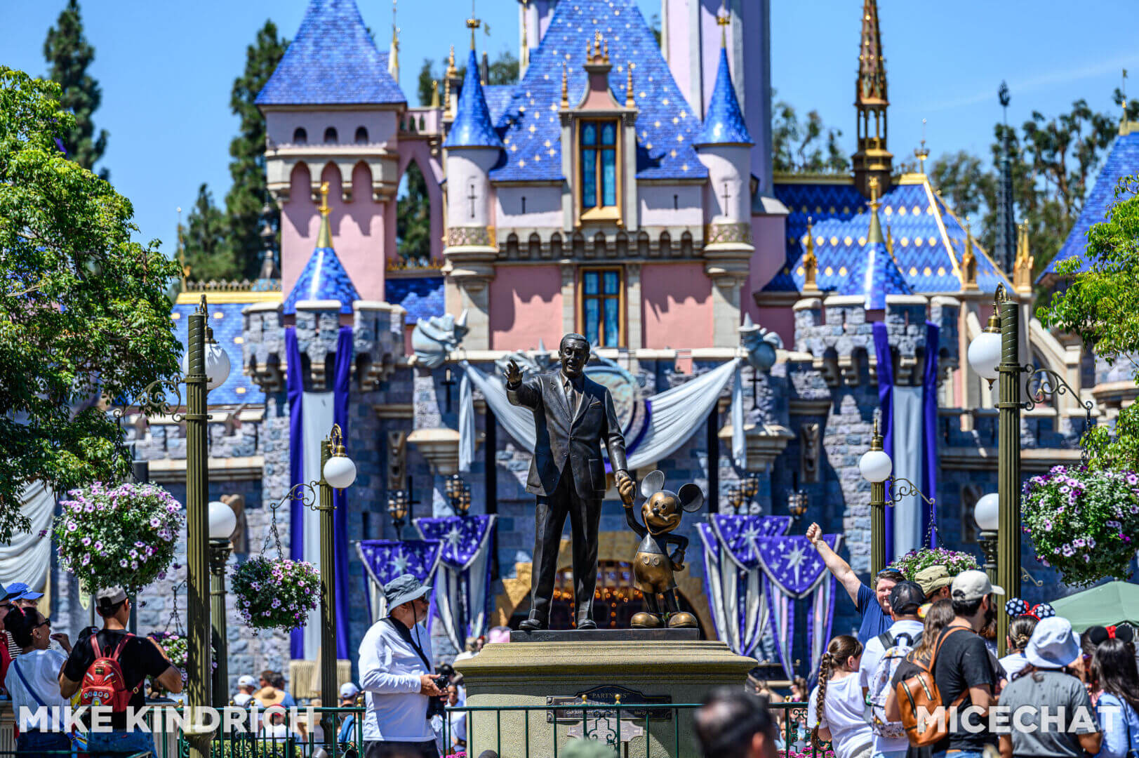 , Disneyland Update – Crowd Crush, Pipes Pop & Holiday Happenings!