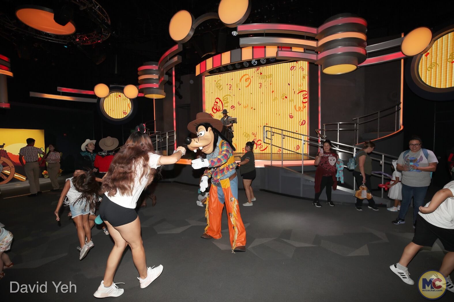 , Disneyland Update – Disneyland Takes a Bath & Halloween Screams!