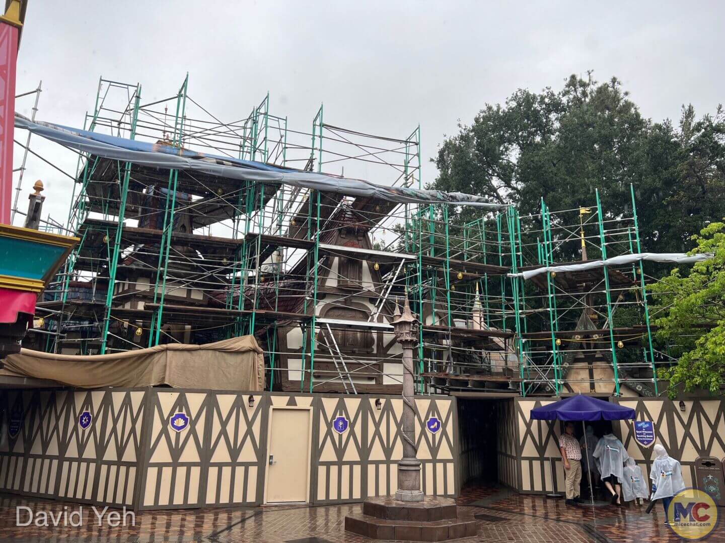, Disneyland Update – Disneyland Takes a Bath & Halloween Screams!