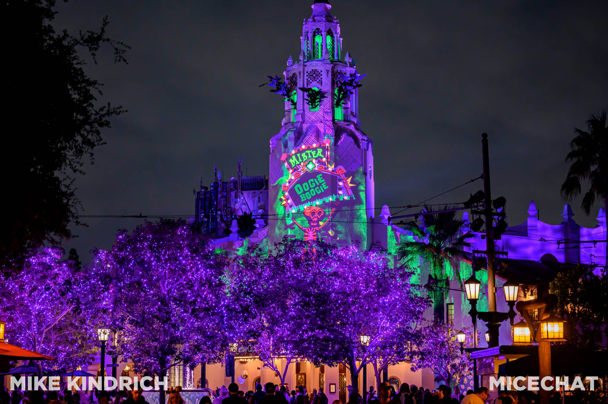 , Disneyland Update: Construction Tricks and Halloween Treats