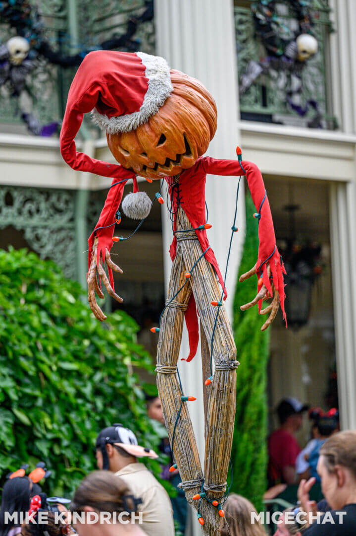 Haunted Mansion Holiday, MiceShots: A Spirited Look At Disneyland&#8217;s Haunted Mansion Holiday