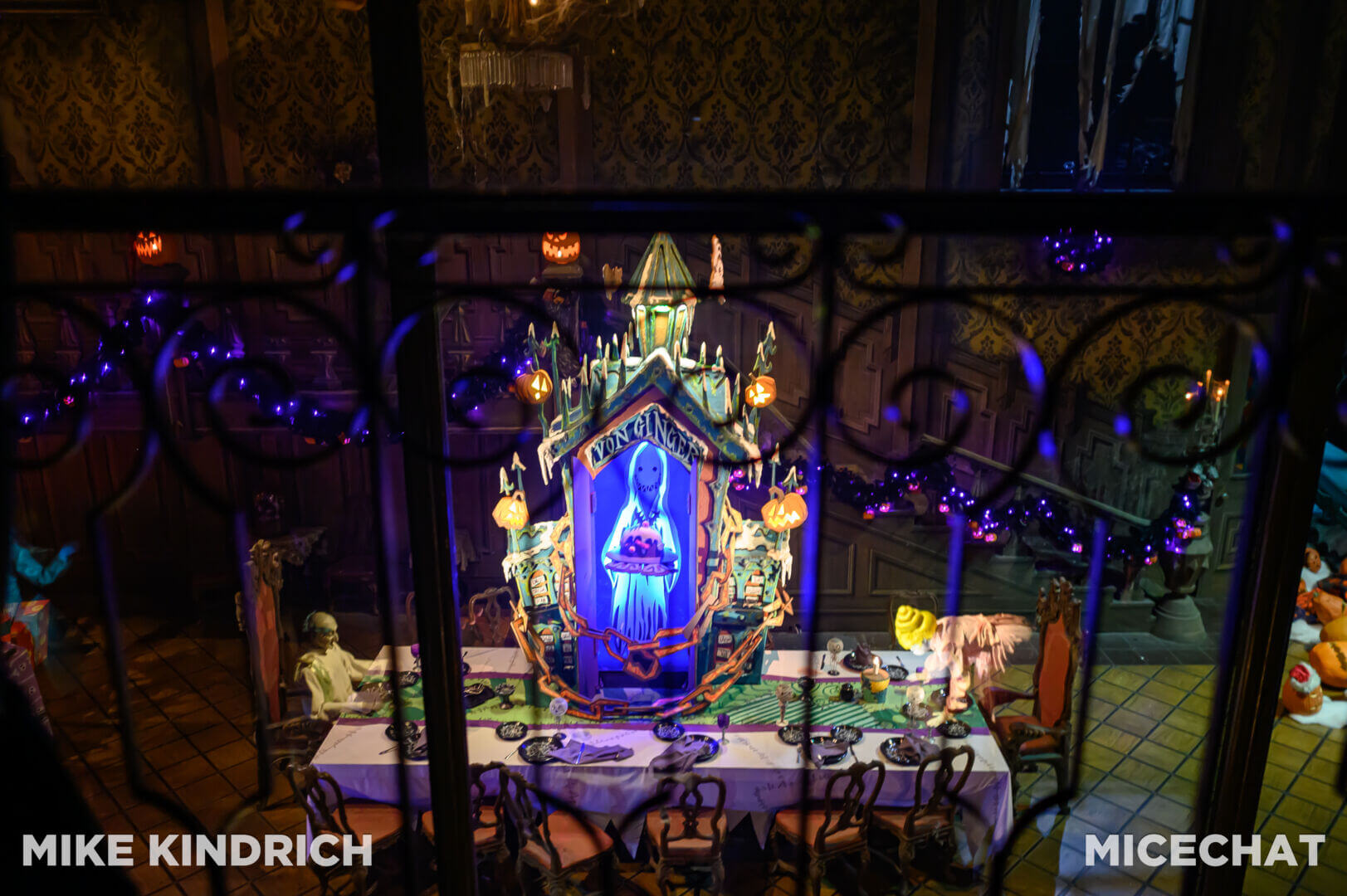 Haunted Mansion Holiday, MiceShots: A Spirited Look At Disneyland&#8217;s Haunted Mansion Holiday