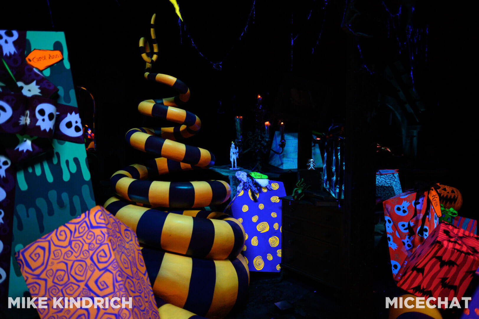 Haunted Mansion Holiday, MiceShots: A Spirited Look At Disneyland&#8217;s Haunted Mansion Holiday