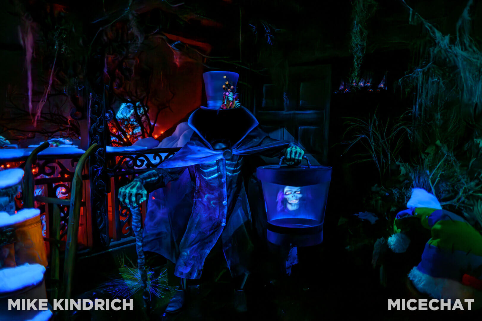 Haunted Mansion Holiday, MiceShots: A Spirited Look At Disneyland&#8217;s Haunted Mansion Holiday