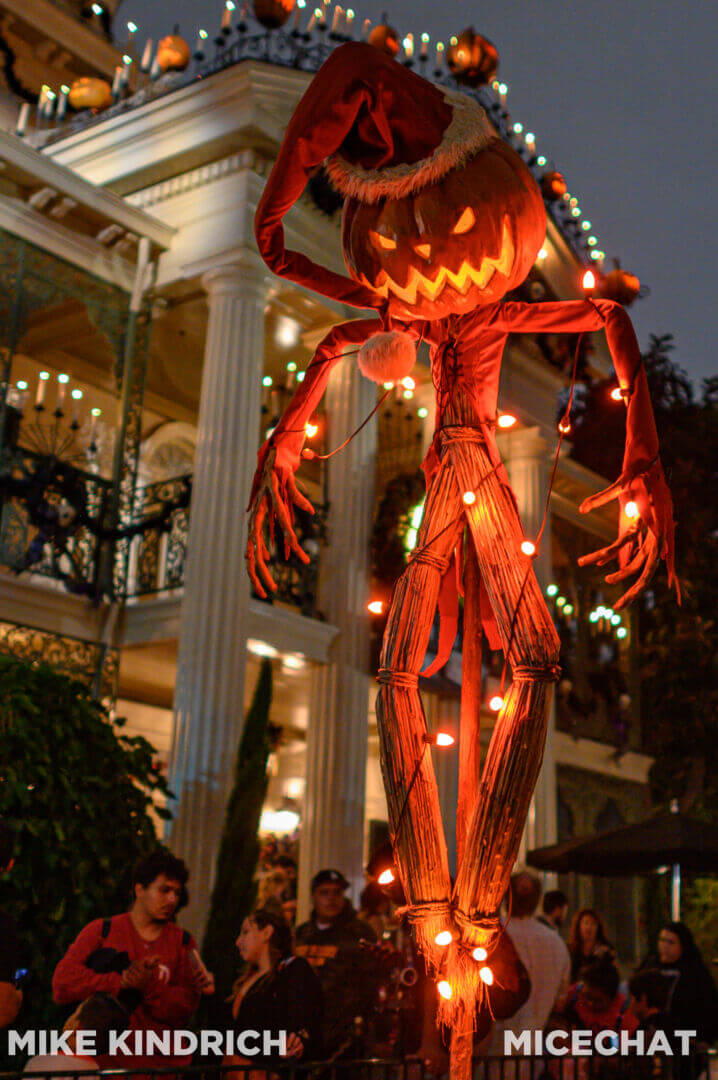 Haunted Mansion Holiday, MiceShots: A Spirited Look At Disneyland&#8217;s Haunted Mansion Holiday