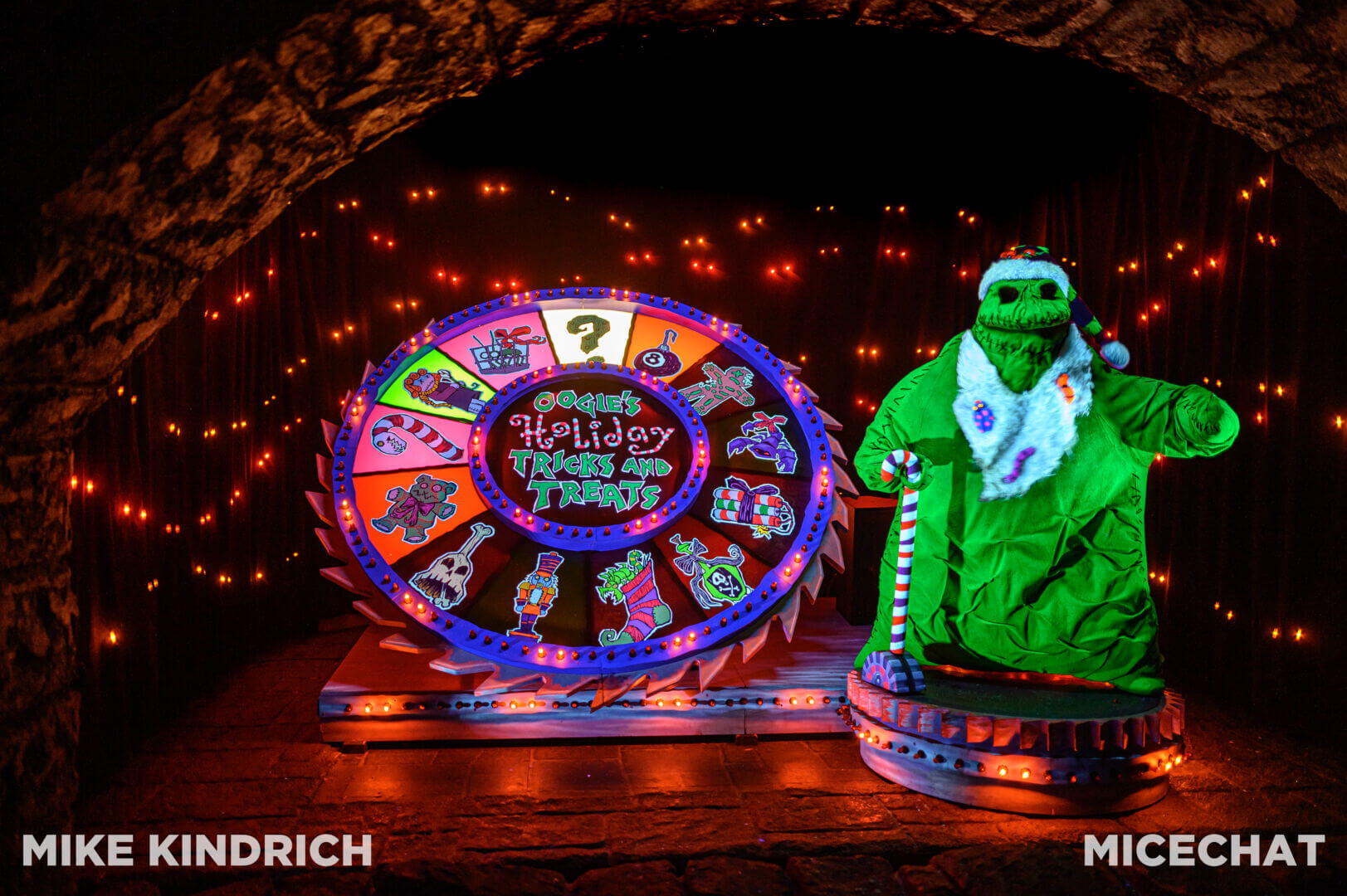 Haunted Mansion Holiday, MiceShots: A Spirited Look At Disneyland&#8217;s Haunted Mansion Holiday