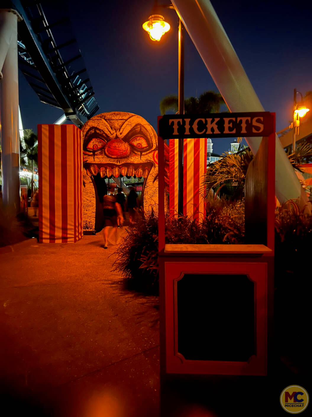 Howl-O-Scream, Hot and Cold Running Chills at SeaWorld Orlando’s Howl-O-Scream