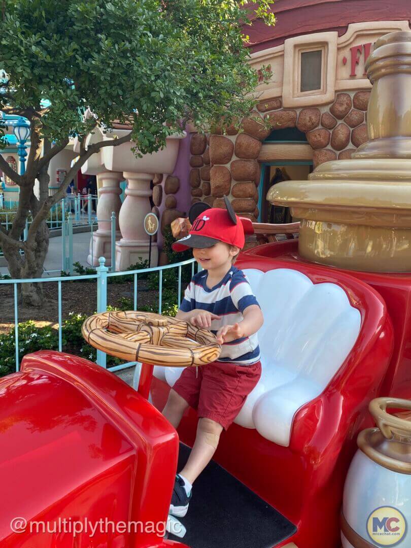 Disneyland mom hacks, 7 Disneyland Mom Hacks to Help You Navigate Like a Parks Pro
