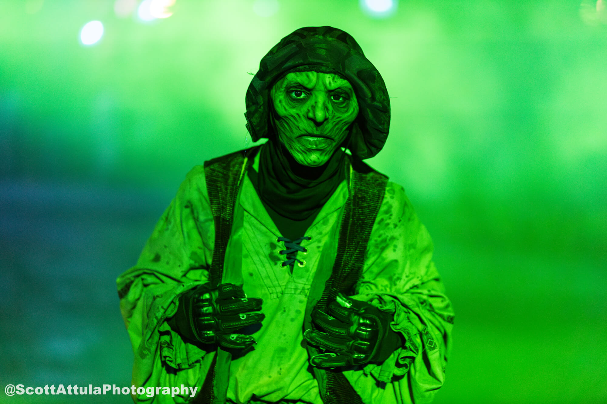 Knott's Scary Farm, 🎃 Knott’s Scary Farm 2025 Guide: New Mazes, What’s Leaving, Haunted Happenings, Foodie Frights & a Hangin’
