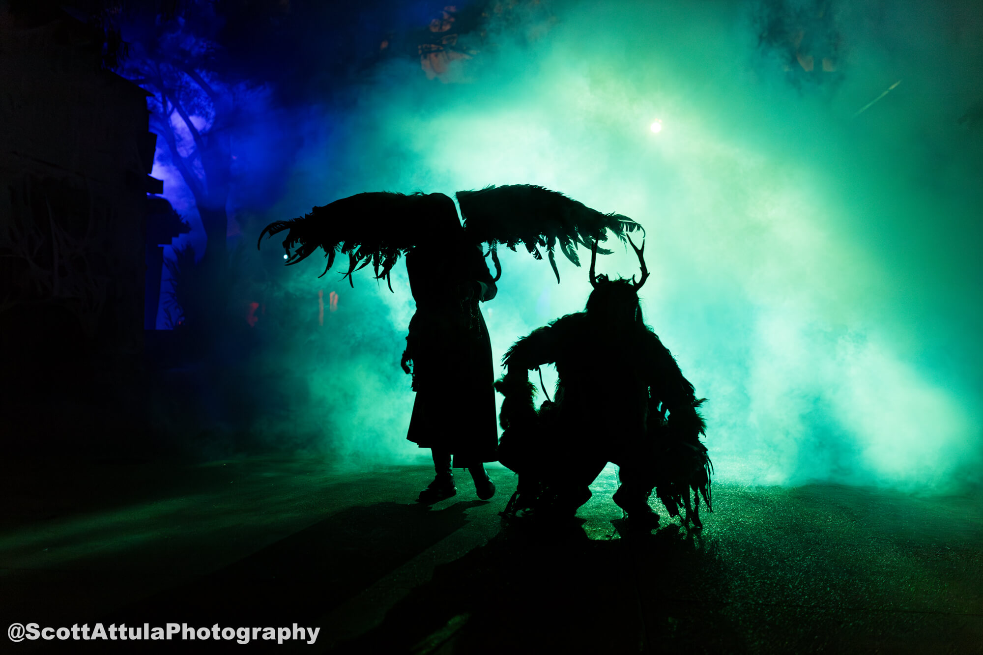 Knott's Scary Farm, 🎃 Knott’s Scary Farm 2025 Guide: New Mazes, What’s Leaving, Haunted Happenings, Foodie Frights & a Hangin’