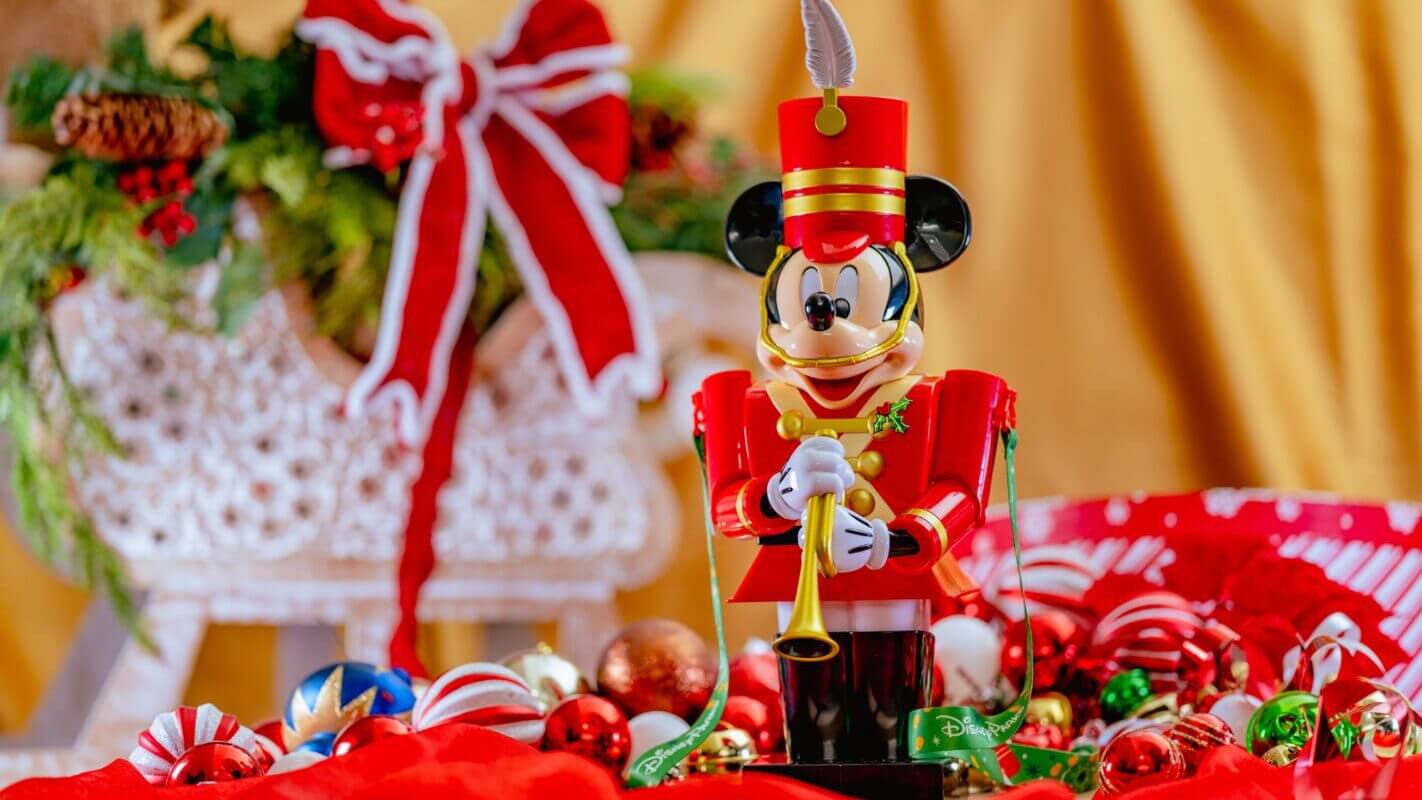 , Disneyland Update: Reservation Riddles, Disney Dilemmas, Cool Construction, and Holiday Hints