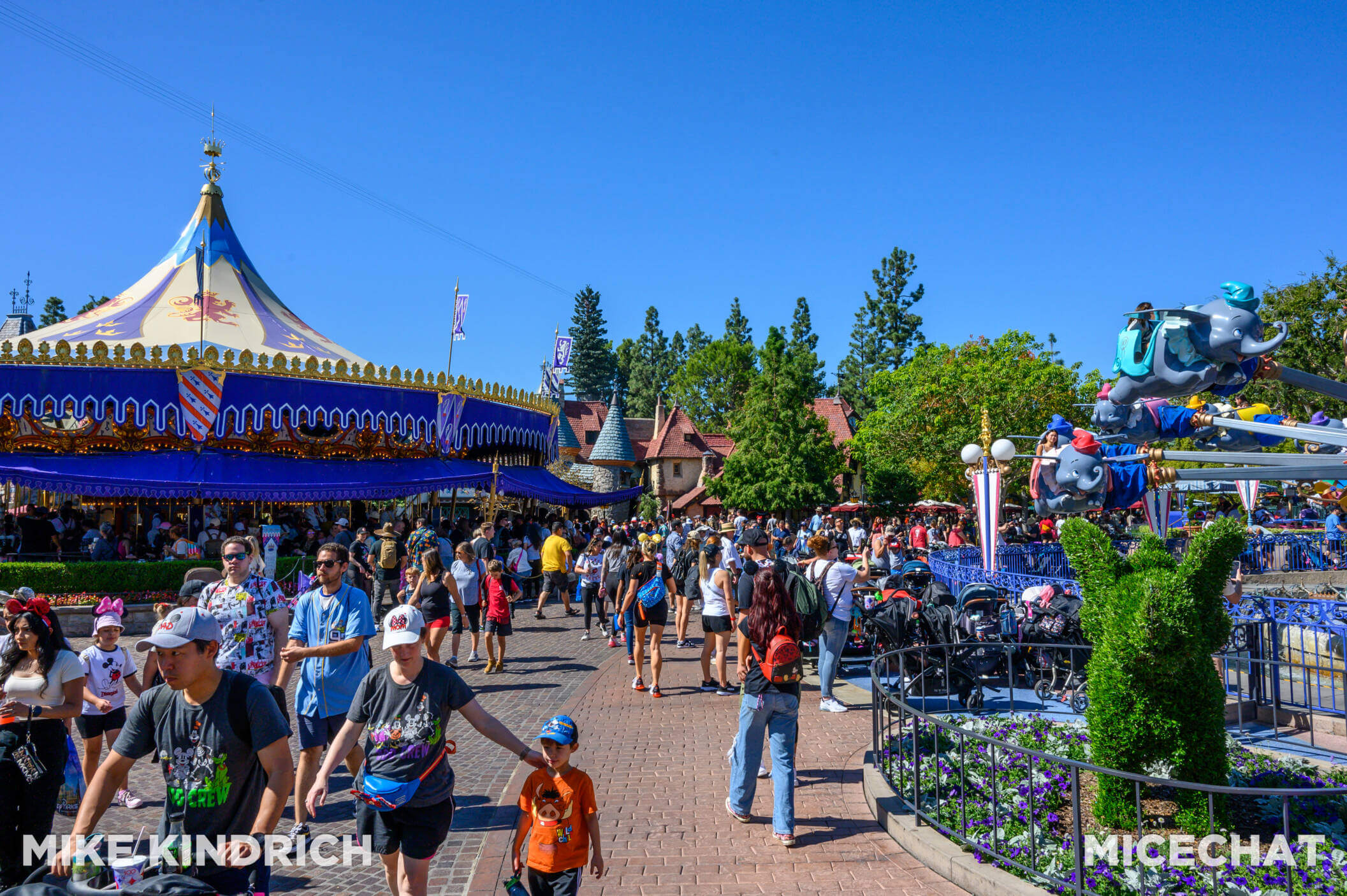 , Disneyland Update: Reservation Riddles, Disney Dilemmas, Cool Construction, and Holiday Hints