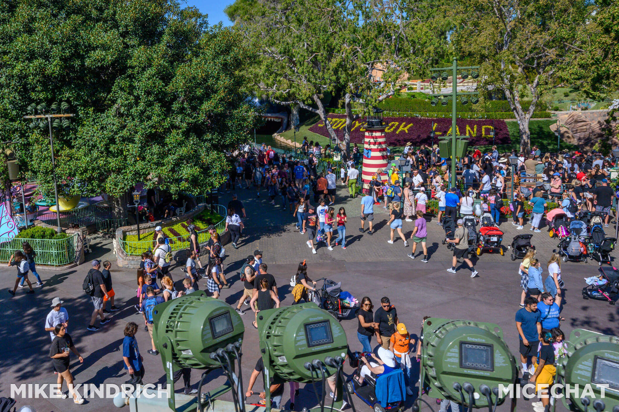 , Disneyland Update: Reservation Riddles, Disney Dilemmas, Cool Construction, and Holiday Hints