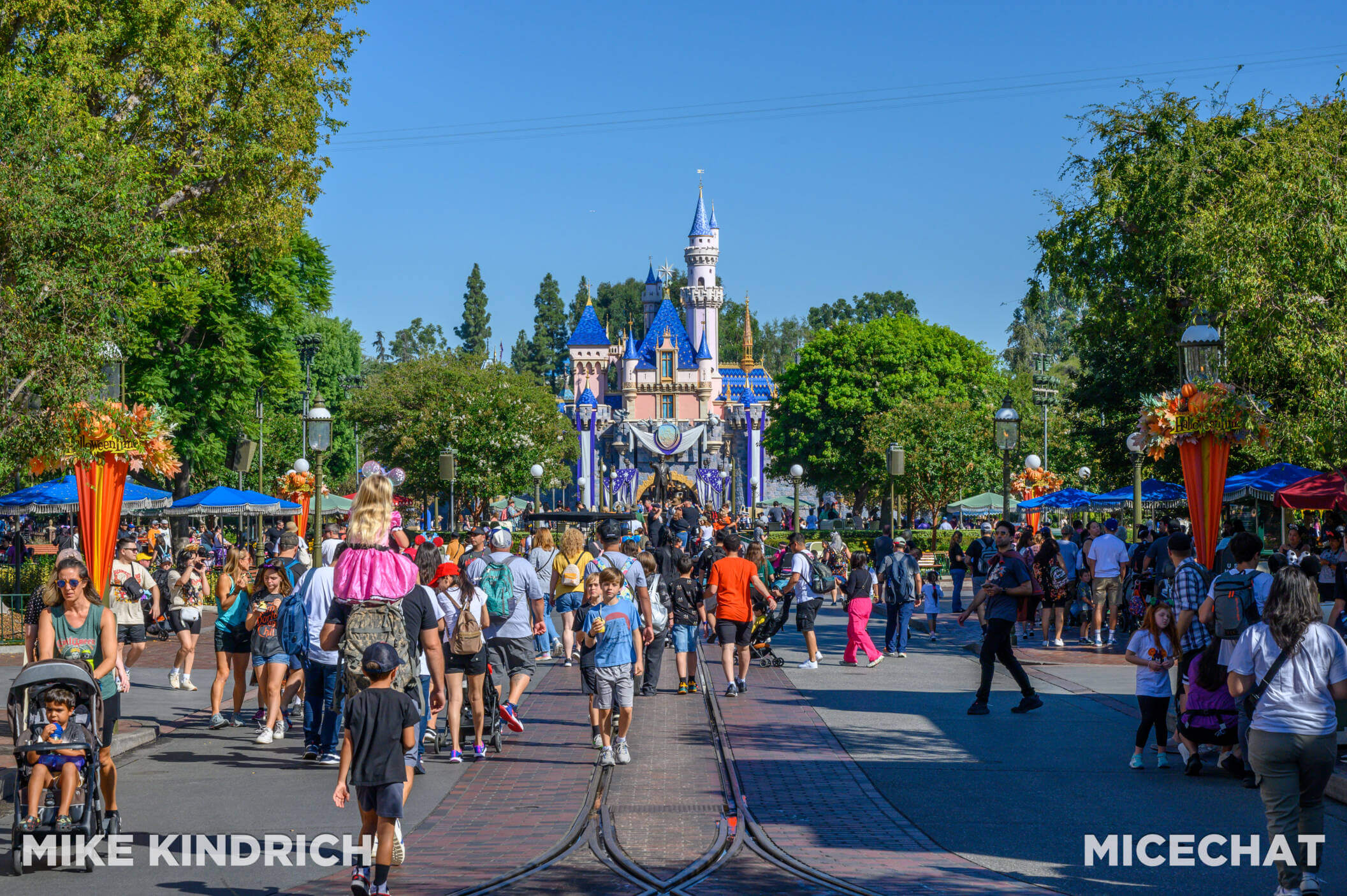 , Disneyland Update: Reservation Riddles, Disney Dilemmas, Cool Construction, and Holiday Hints