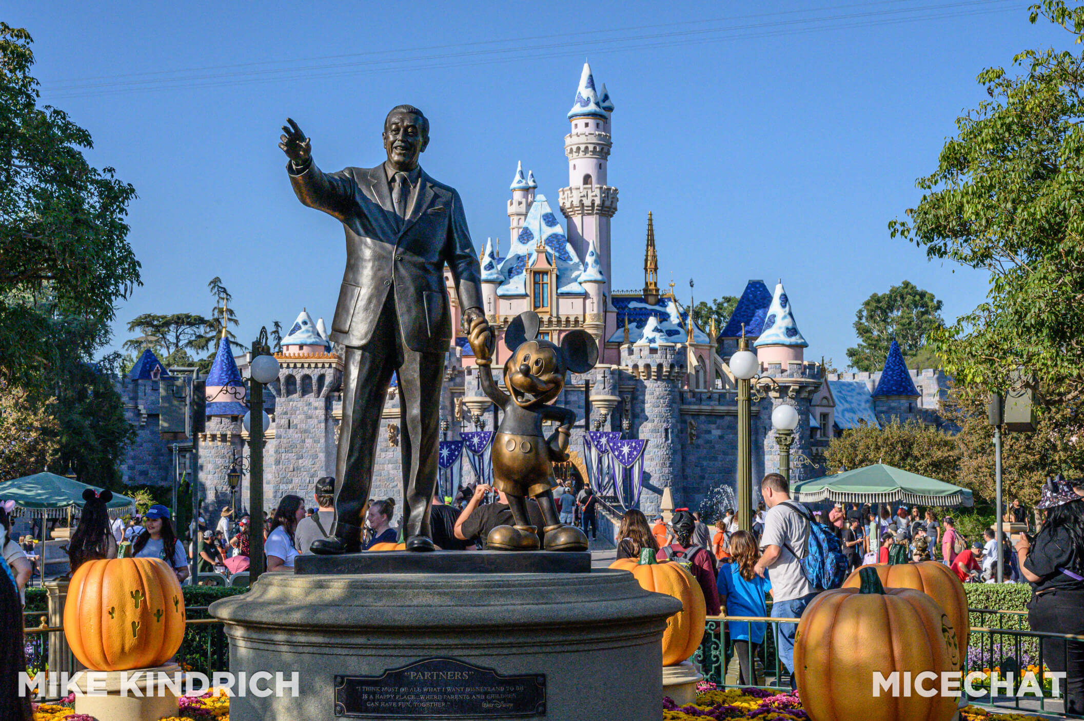 , Disneyland Update – Snowfall, Pumpkins & Missed Opportunities!