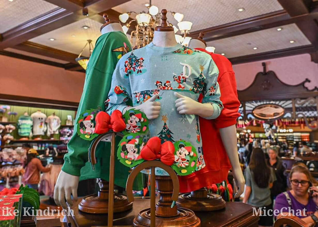 Disney Disneyland 2023 Chip N Dale Candy Cane Christmas Holiday