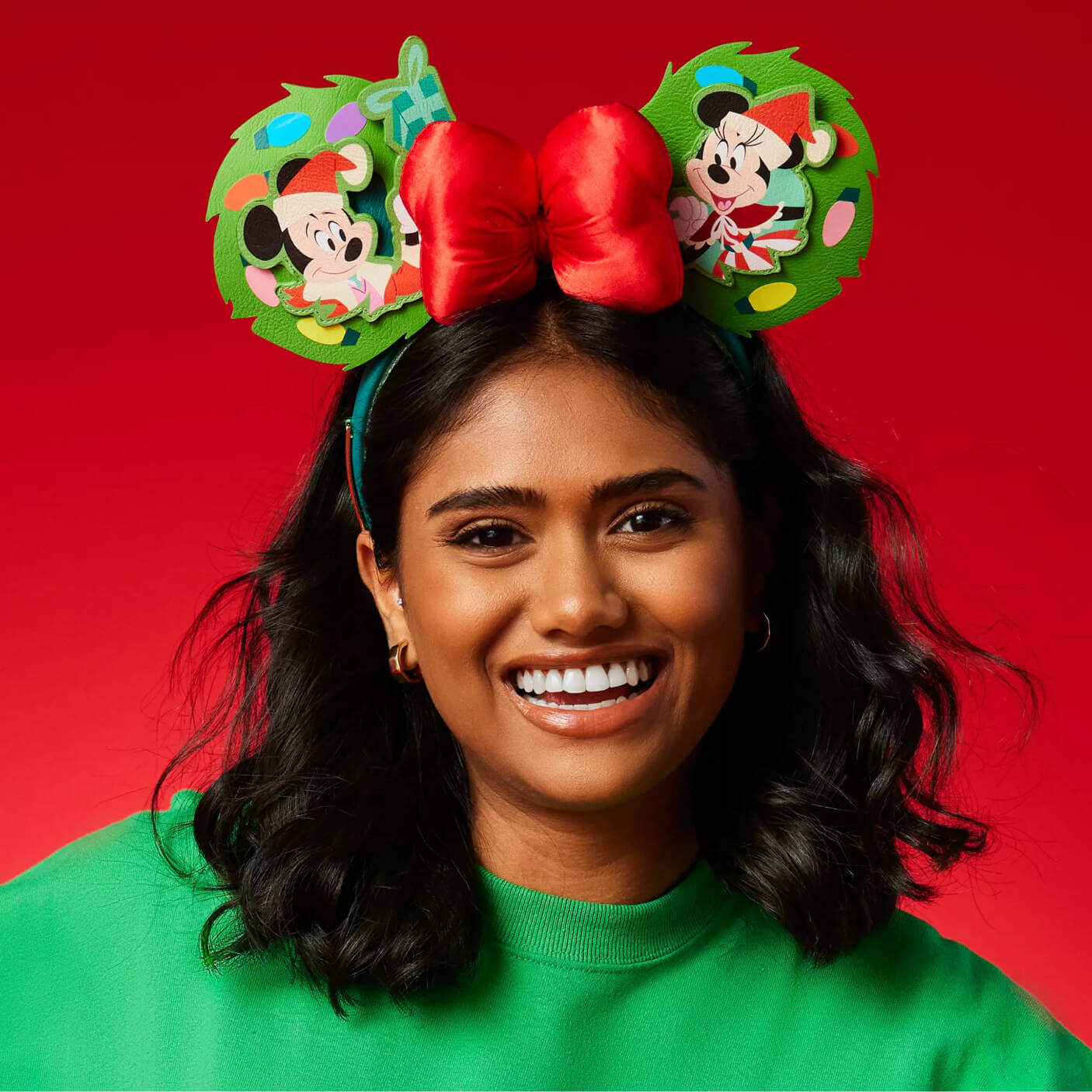 https://www.micechat.com/wp-content/uploads/2023/10/micechat-disney-holiday-gift-guide-2023-shopdisney-mickey-and-minnie-holiday-wreath-loungefly-ear-headband.jpg
