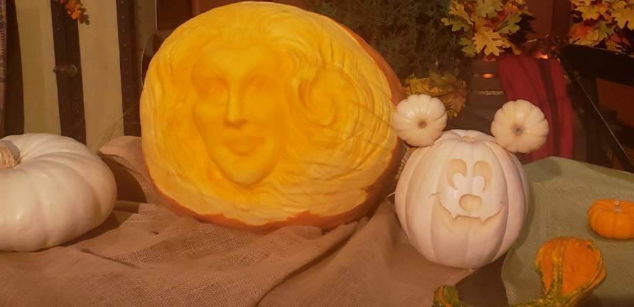 Joe Yakovetic, Joe Yakovetic’s Pumpkin Wonderland at the Disneyland Hotels Through Halloween!